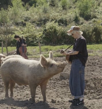 Patricia Allio Autoportrait aux Refuges d'Animaux d'Élevage
