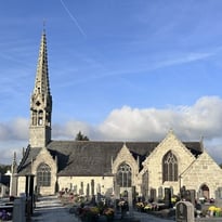Visite de l'église de Brennilis