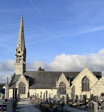 Visite de l'église de Brennilis