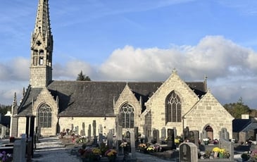 Visite de l'église de Brennilis