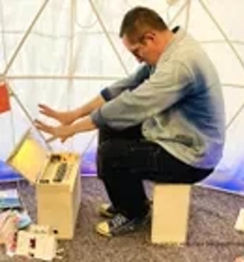 Parce que les Vers n'ont pas Besoin de Pieds pour s'envoler