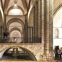 Visite guidée, L'abbatiale Sainte-Croix, un monument précurseur et innovant
